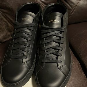 Rare Givenchy urban knot high (Authentic)